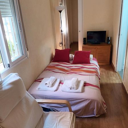 Apartamentos Vialia Sol Y Playa Малага Екстериор снимка